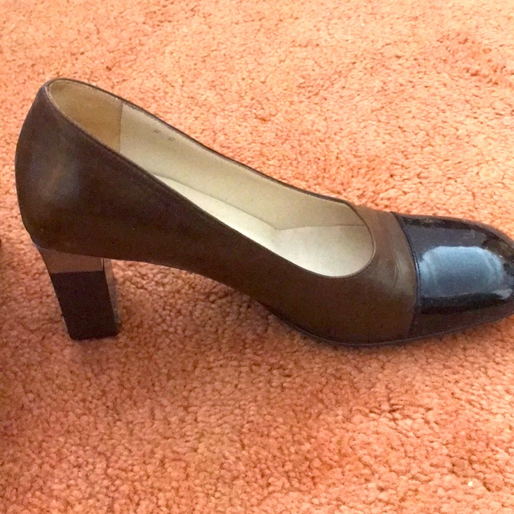 CHANEL Vintage Chanel..Black and brown pumps size 8🌺Authentic - Picture 2 of 3